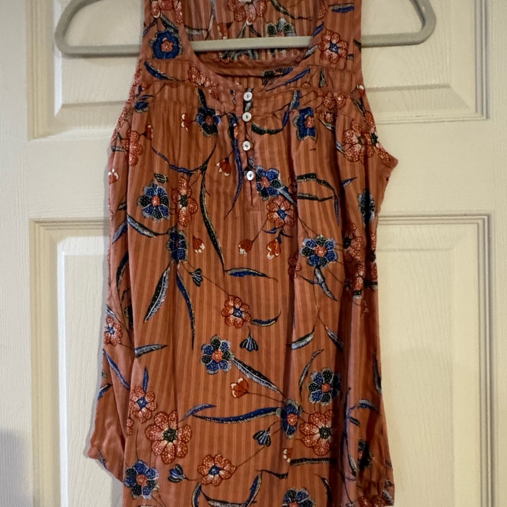 Casual tank top size 4
